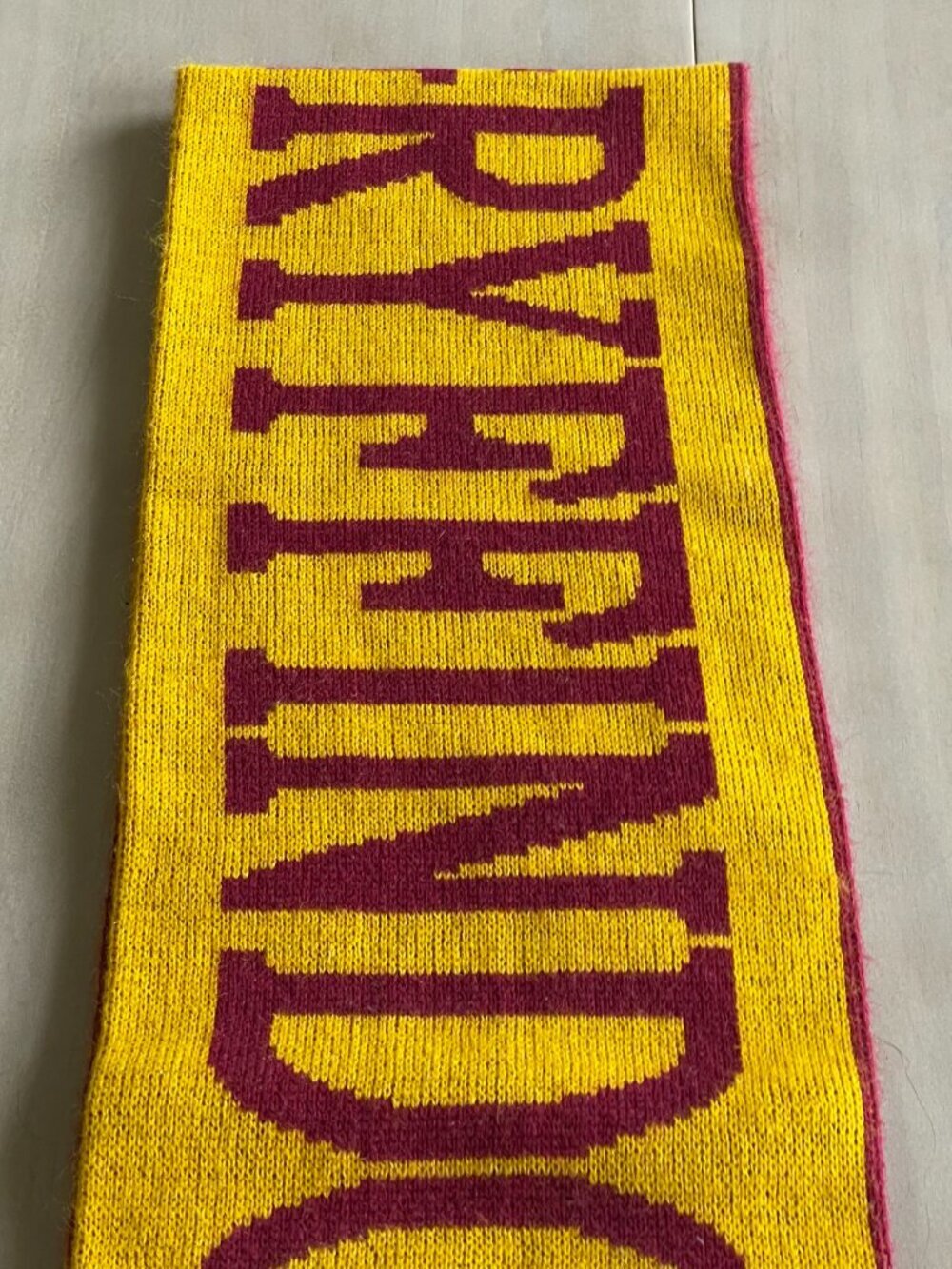 Entire Closet $5! Harry Potter Wizarding World Gryffindor Scarf - Picture 4 of 9